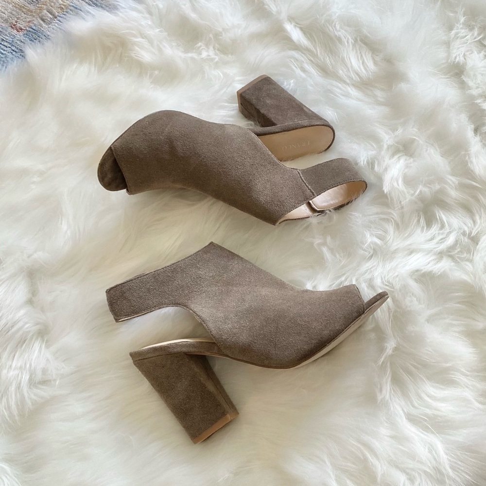 Franco Fortini Size 8 Lisa Genuine Suede Peep Toe Block Heels Taupe